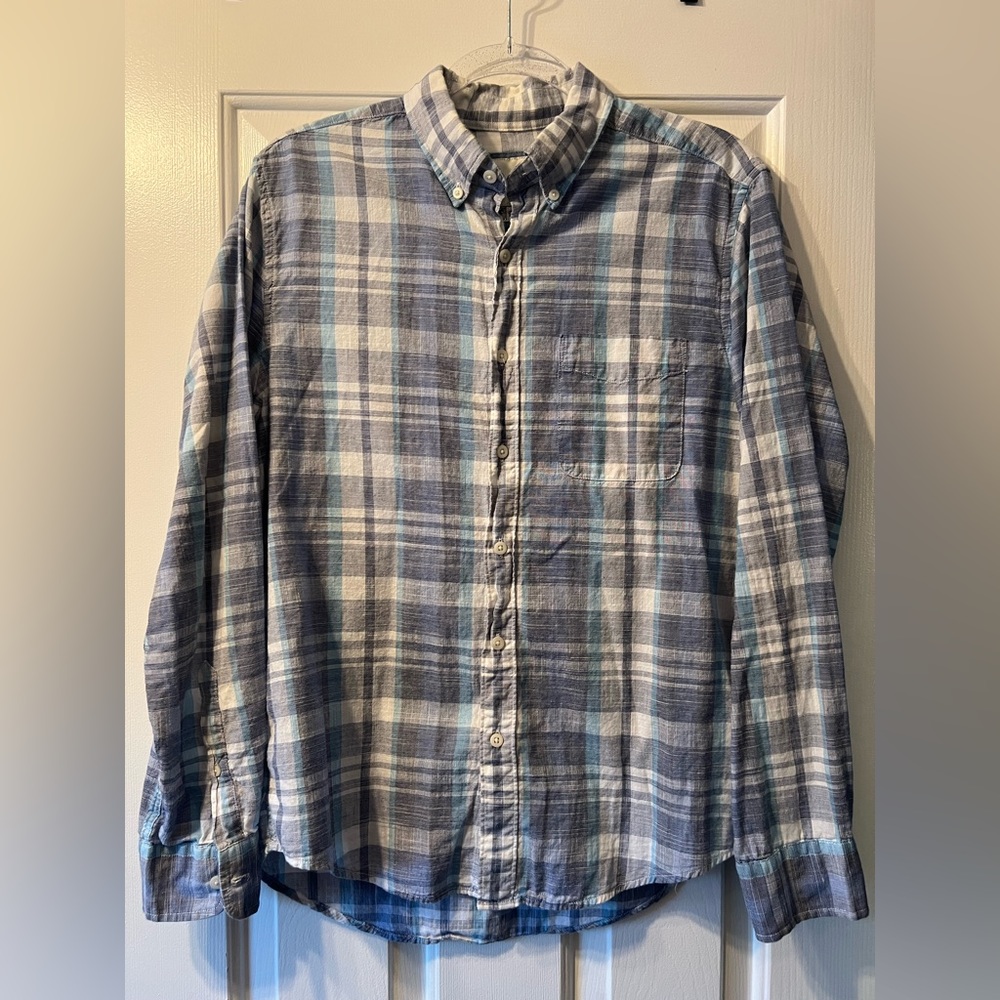 AE Men’s Button Down shirt